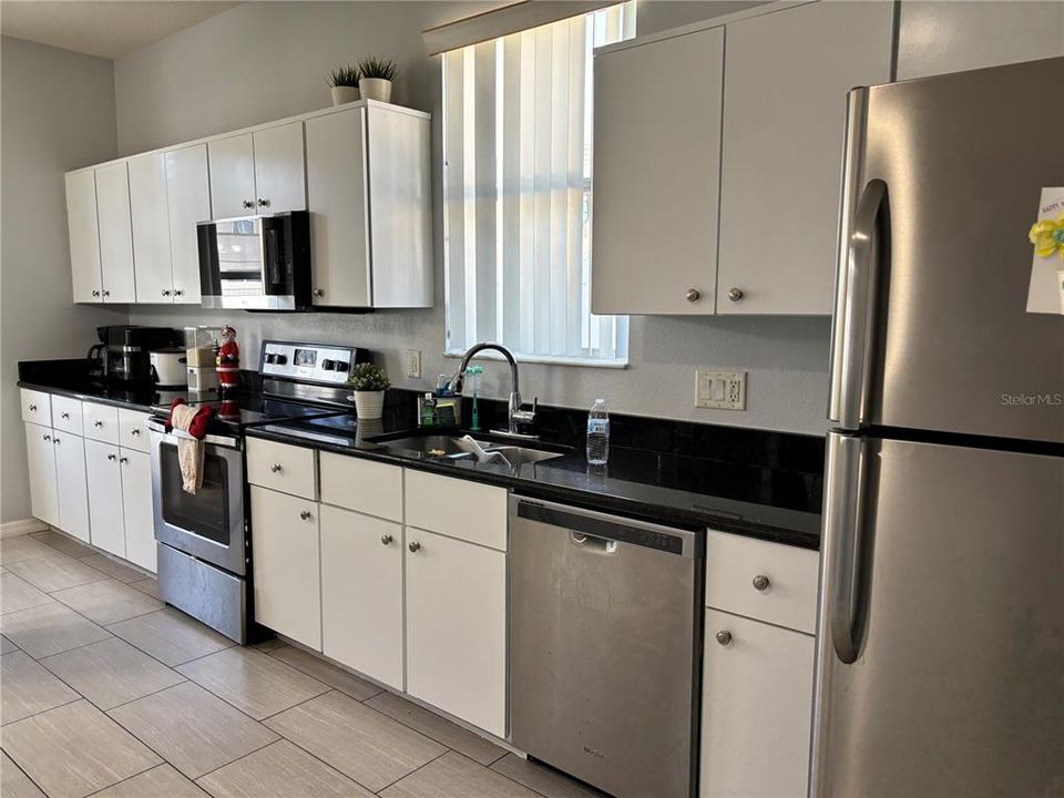 В аренду: $2,600 (4 спален, 3 ванн, 1808 Квадратных фут)