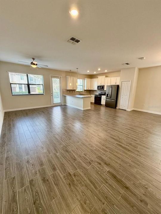 For Sale: $310,000 (3 beds, 2 baths, 2114 Square Feet)