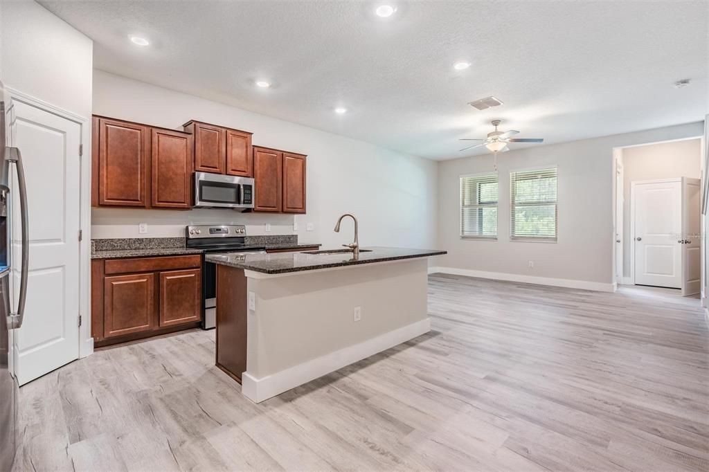 For Rent: $2,200 (3 beds, 2 baths, 1597 Square Feet)