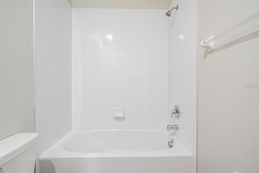 For Rent: $2,200 (3 beds, 2 baths, 1597 Square Feet)