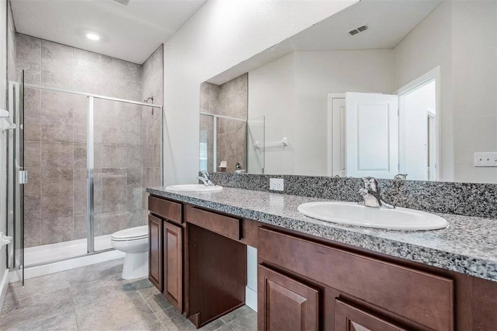 For Rent: $2,200 (3 beds, 2 baths, 1597 Square Feet)