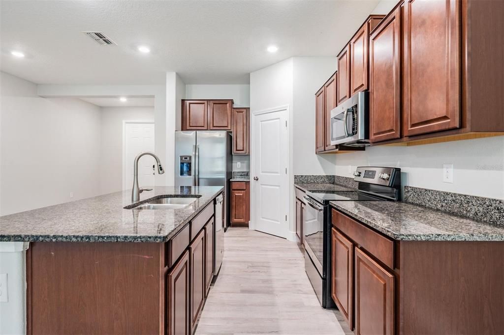 For Rent: $2,200 (3 beds, 2 baths, 1597 Square Feet)