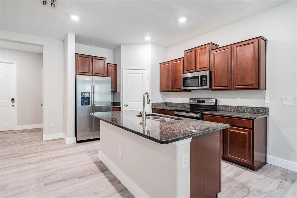 For Rent: $2,200 (3 beds, 2 baths, 1597 Square Feet)