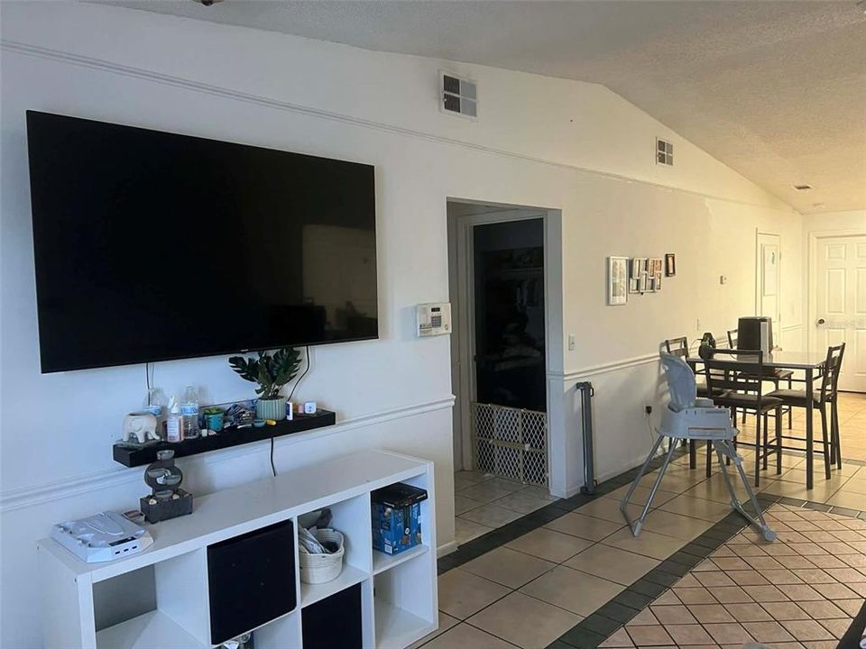 En Venta: $240,000 (3 camas, 2 baños, 1106 Pies cuadrados)