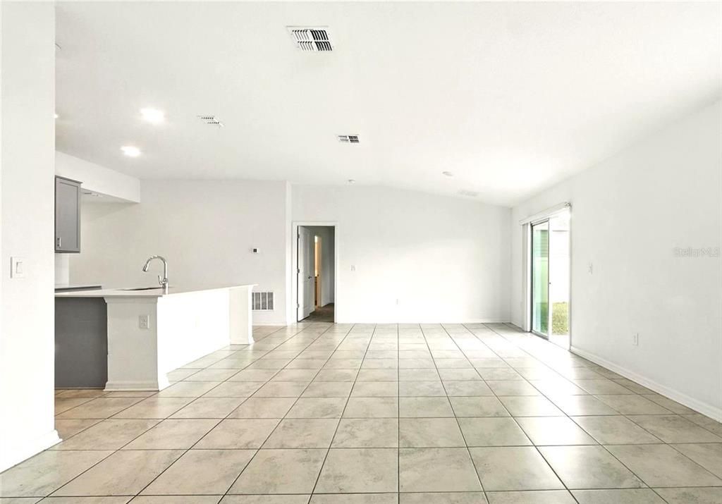 В аренду: $2,475 (3 спален, 2 ванн, 1560 Квадратных фут)