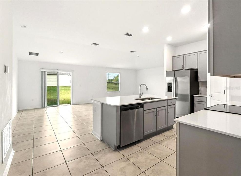 В аренду: $2,475 (3 спален, 2 ванн, 1560 Квадратных фут)