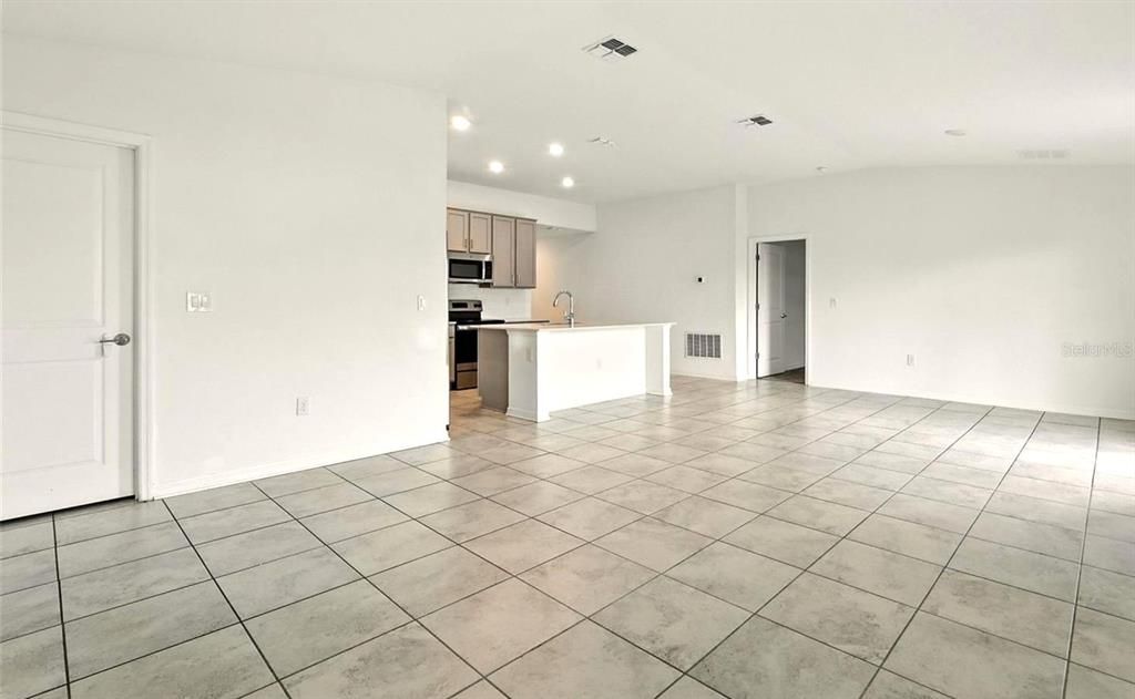 В аренду: $2,475 (3 спален, 2 ванн, 1560 Квадратных фут)