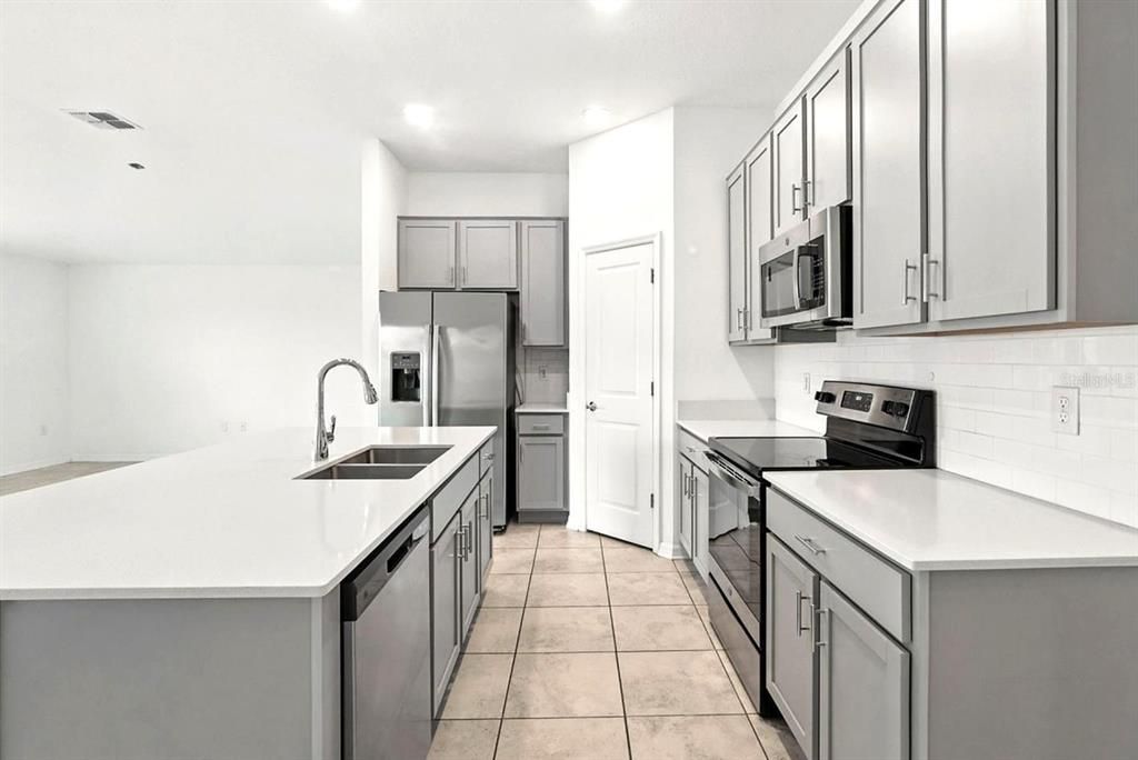 В аренду: $2,475 (3 спален, 2 ванн, 1560 Квадратных фут)