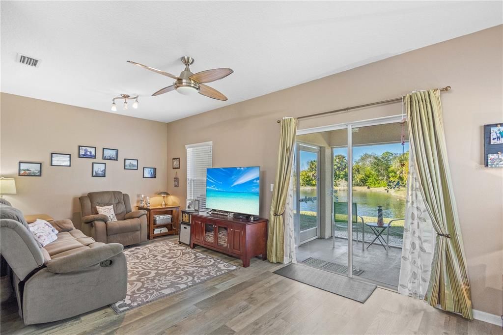 For Sale: $269,900 (3 beds, 2 baths, 1644 Square Feet)