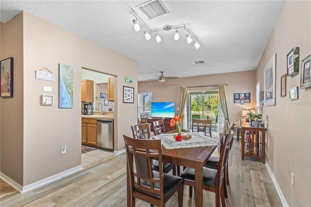 For Sale: $269,900 (3 beds, 2 baths, 1644 Square Feet)