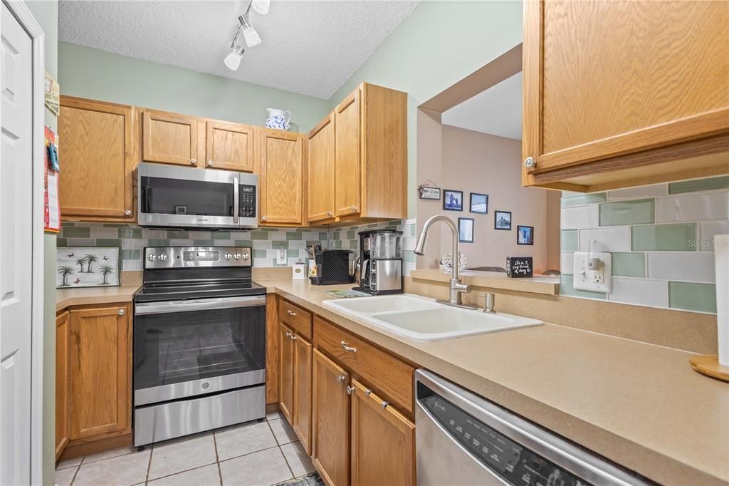 For Sale: $269,900 (3 beds, 2 baths, 1644 Square Feet)