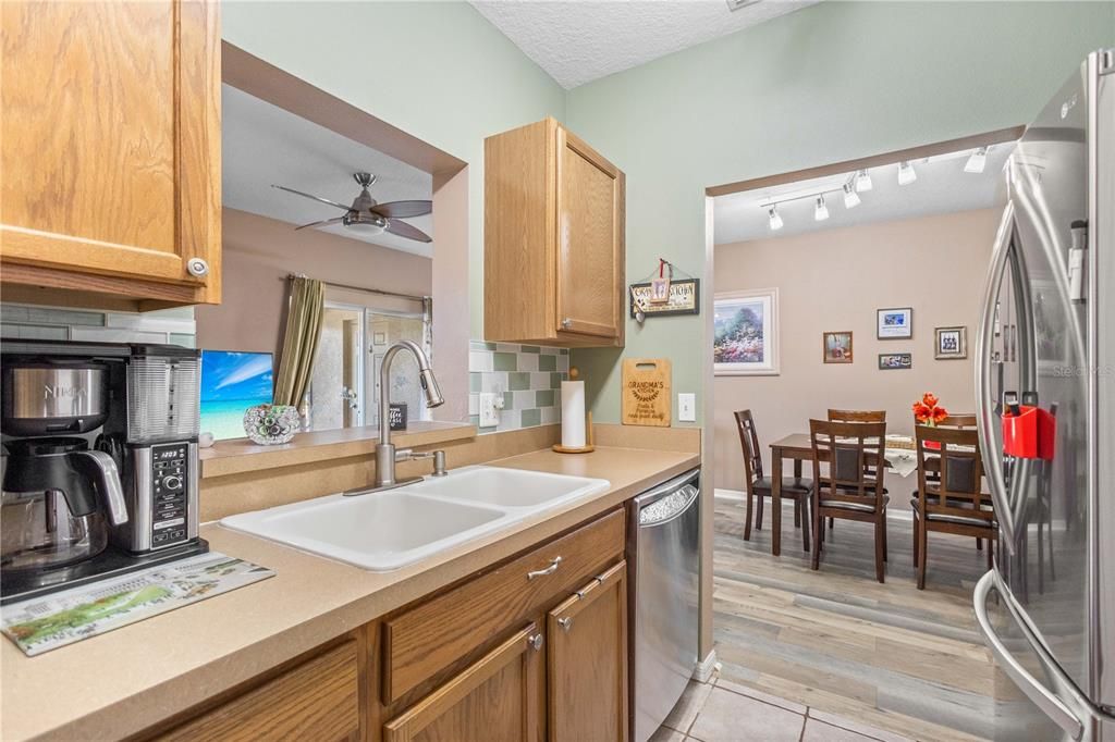 For Sale: $269,900 (3 beds, 2 baths, 1644 Square Feet)