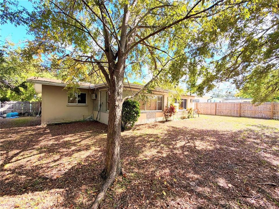 For Sale: $250,000 (3 beds, 2 baths, 1183 Square Feet)