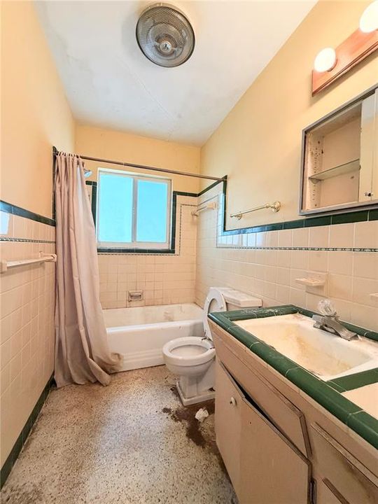 For Sale: $250,000 (3 beds, 2 baths, 1183 Square Feet)