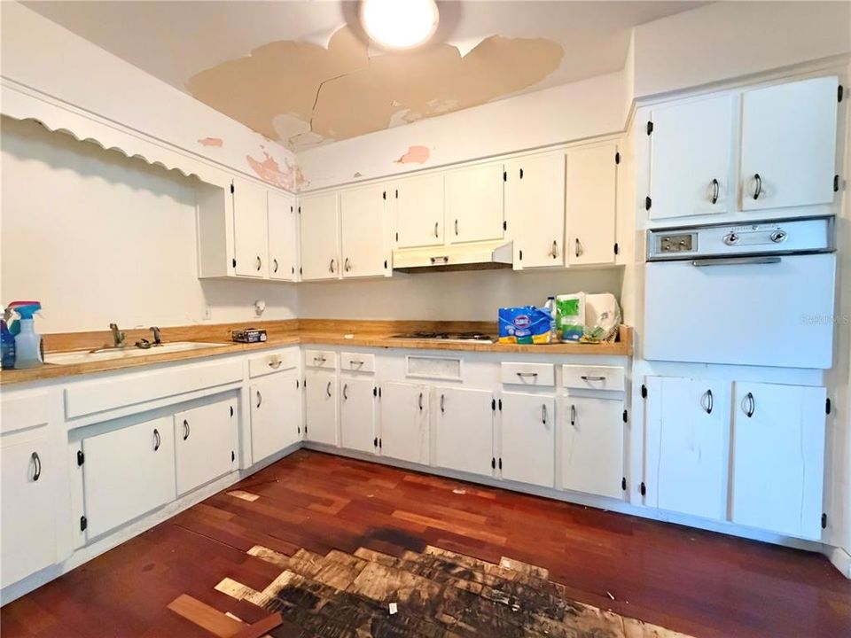 For Sale: $250,000 (3 beds, 2 baths, 1183 Square Feet)