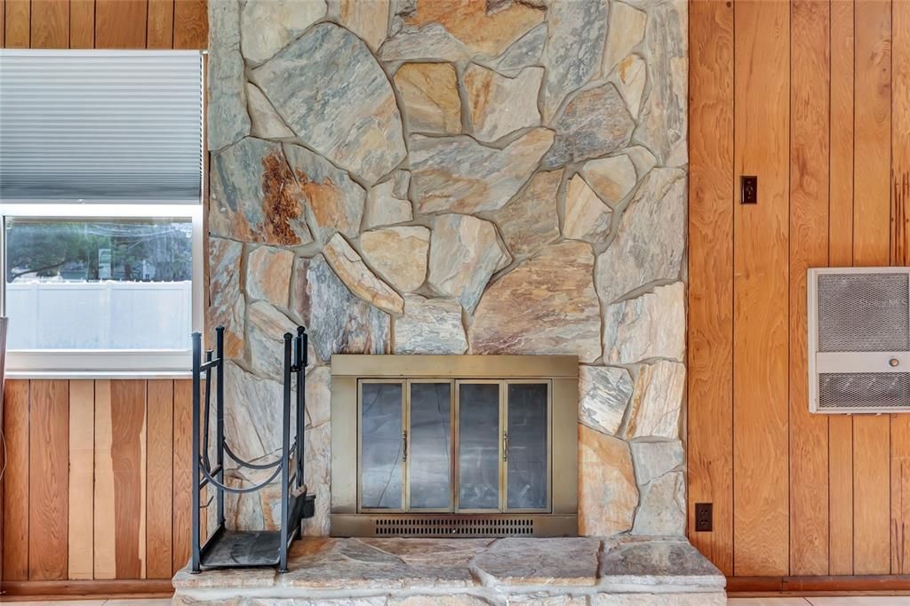 For Sale: $313,000 (3 beds, 2 baths, 1648 Square Feet)