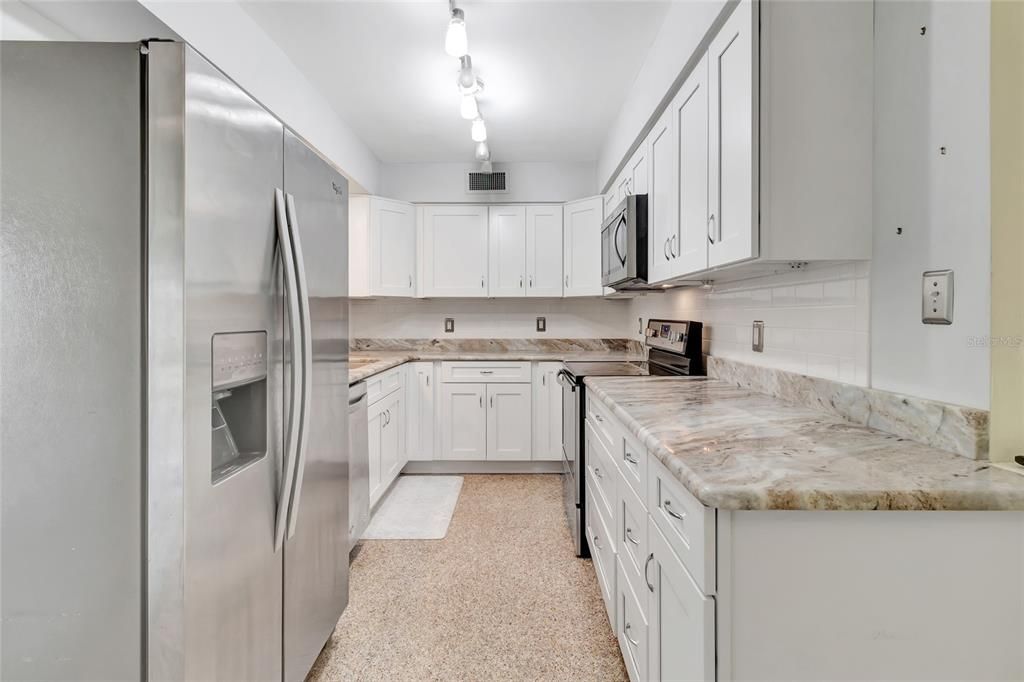 For Sale: $313,000 (3 beds, 2 baths, 1648 Square Feet)