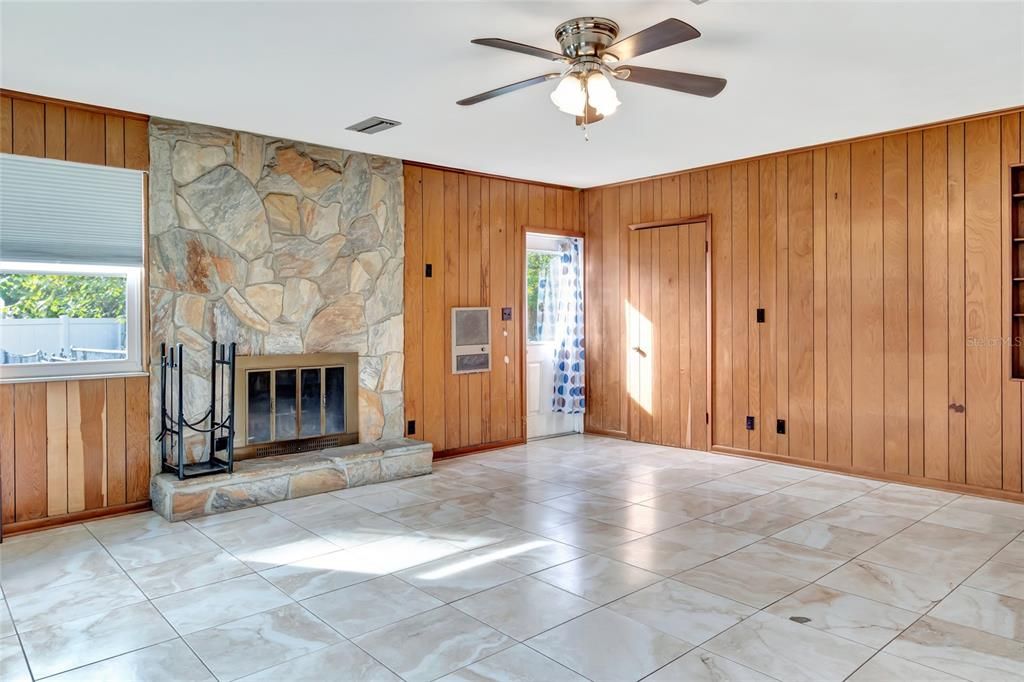 For Sale: $313,000 (3 beds, 2 baths, 1648 Square Feet)