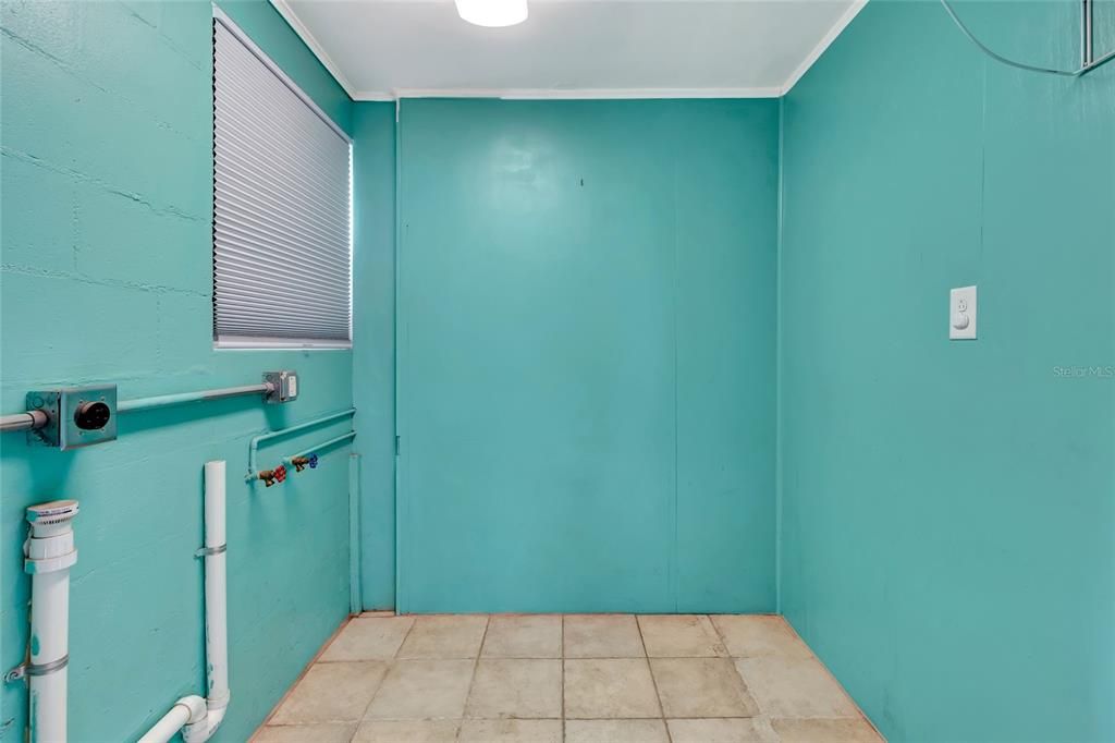 For Sale: $313,000 (3 beds, 2 baths, 1648 Square Feet)