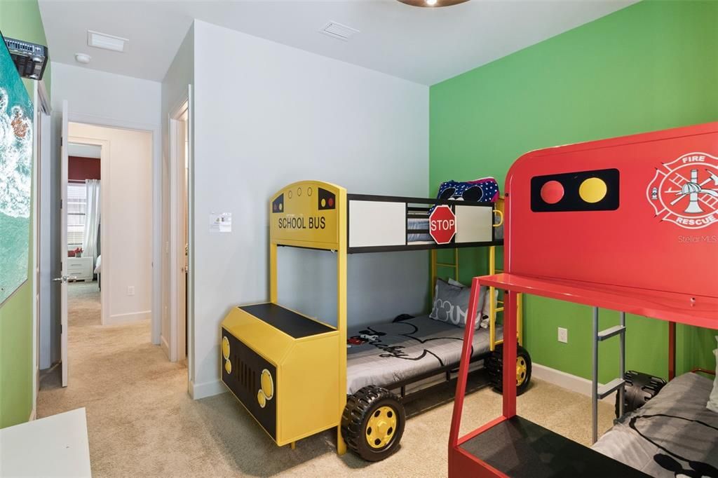 待售: $1,200,000 (7 贝兹, 7 浴室, 3938 平方英尺)