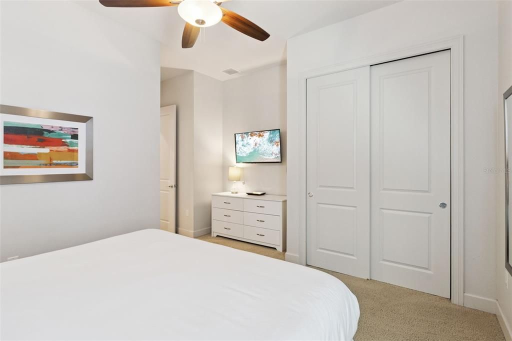 待售: $1,200,000 (7 贝兹, 7 浴室, 3938 平方英尺)