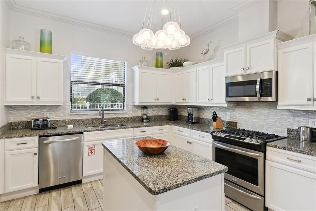 待售: $1,200,000 (7 贝兹, 7 浴室, 3938 平方英尺)