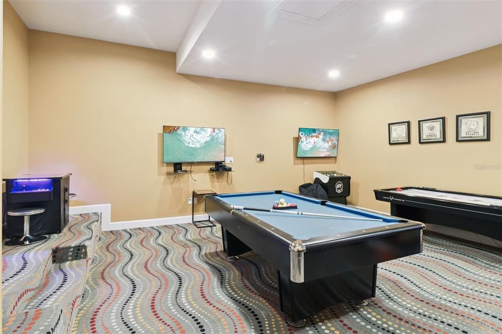 待售: $1,200,000 (7 贝兹, 7 浴室, 3938 平方英尺)