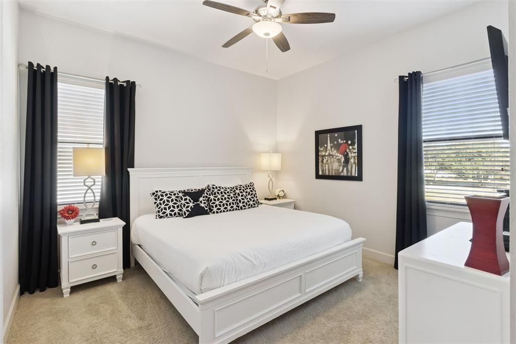 待售: $1,200,000 (7 贝兹, 7 浴室, 3938 平方英尺)