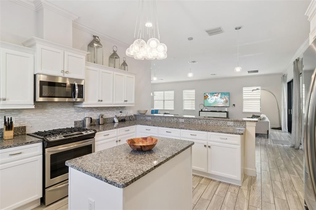 待售: $1,200,000 (7 贝兹, 7 浴室, 3938 平方英尺)