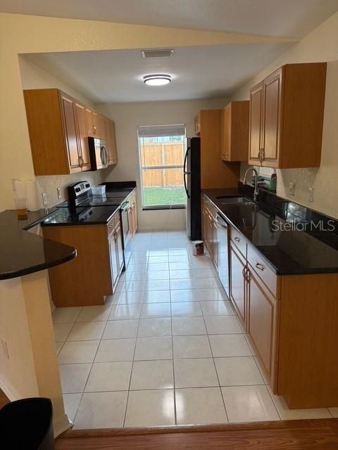 В аренду: $2,300 (4 спален, 3 ванн, 1500 Квадратных фут)