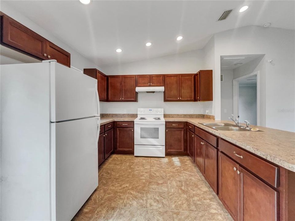 For Sale: $255,000 (3 beds, 2 baths, 1129 Square Feet)