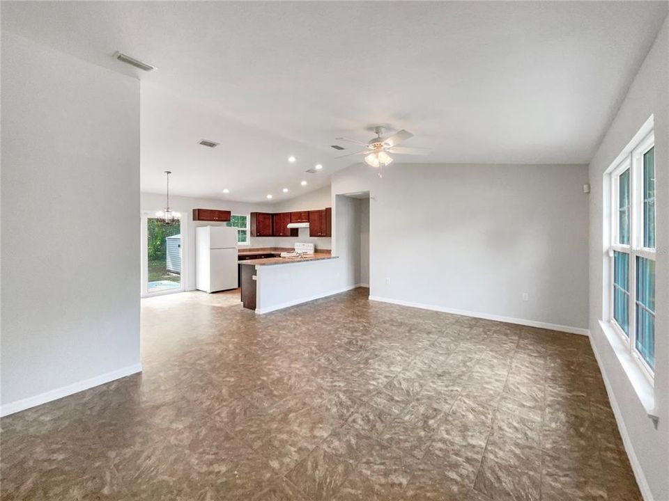 For Sale: $255,000 (3 beds, 2 baths, 1129 Square Feet)