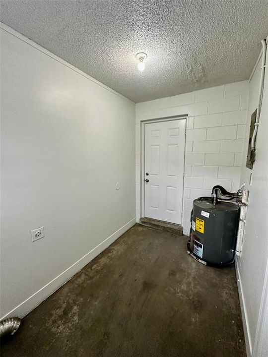For Rent: $1,600 (2 beds, 1 baths, 836 Square Feet)