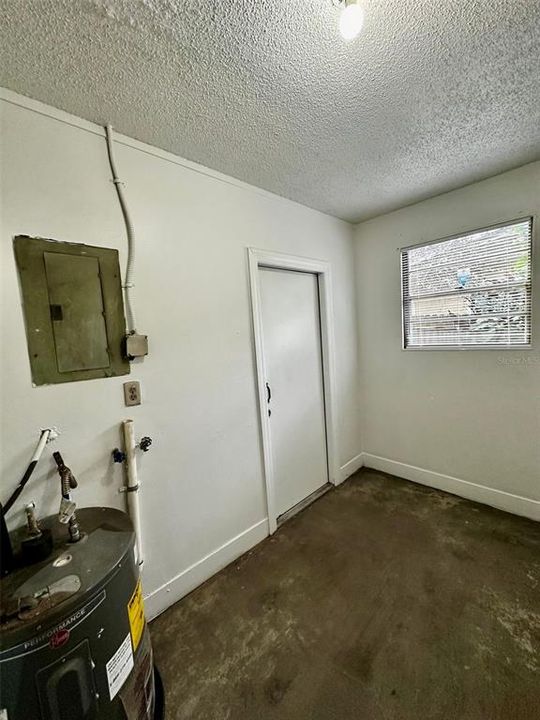 For Rent: $1,600 (2 beds, 1 baths, 836 Square Feet)