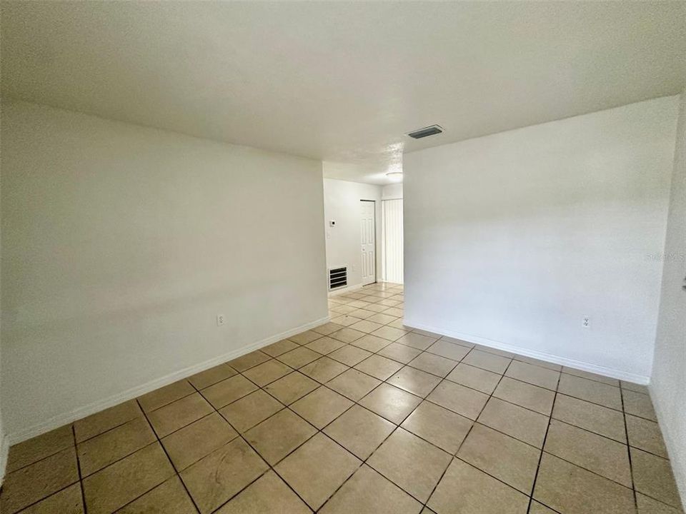 For Rent: $1,600 (2 beds, 1 baths, 836 Square Feet)