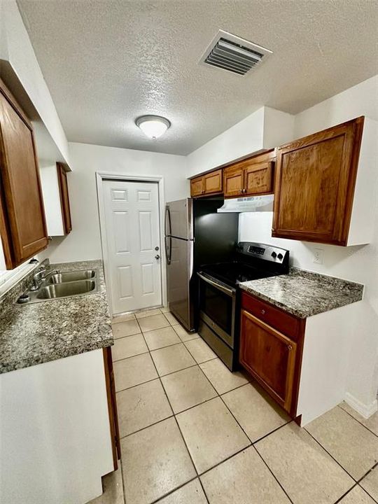 For Rent: $1,600 (2 beds, 1 baths, 836 Square Feet)