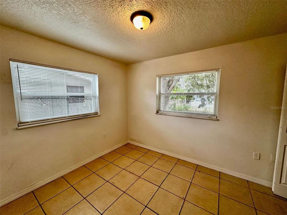 For Rent: $1,600 (2 beds, 1 baths, 836 Square Feet)