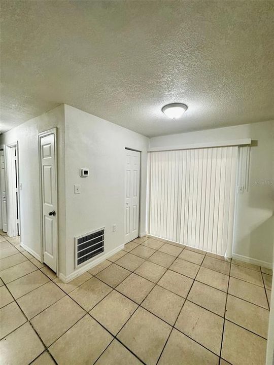 For Rent: $1,600 (2 beds, 1 baths, 836 Square Feet)