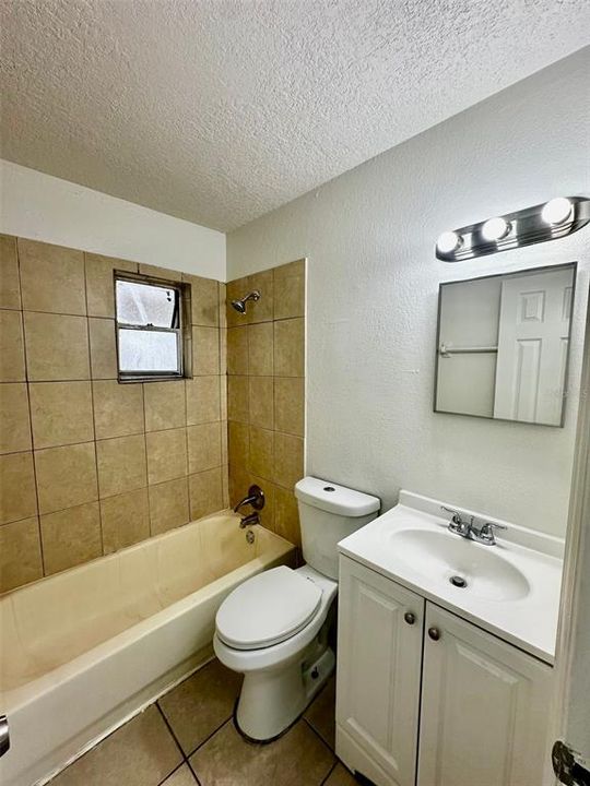 For Rent: $1,600 (2 beds, 1 baths, 836 Square Feet)
