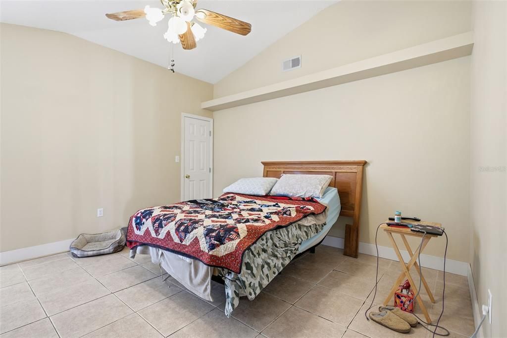For Sale: $329,900 (3 beds, 2 baths, 1289 Square Feet)