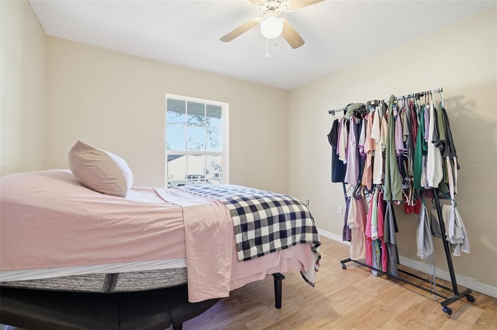 For Sale: $329,900 (3 beds, 2 baths, 1289 Square Feet)