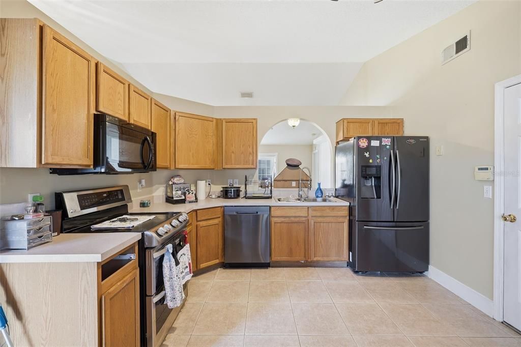 For Sale: $329,900 (3 beds, 2 baths, 1289 Square Feet)