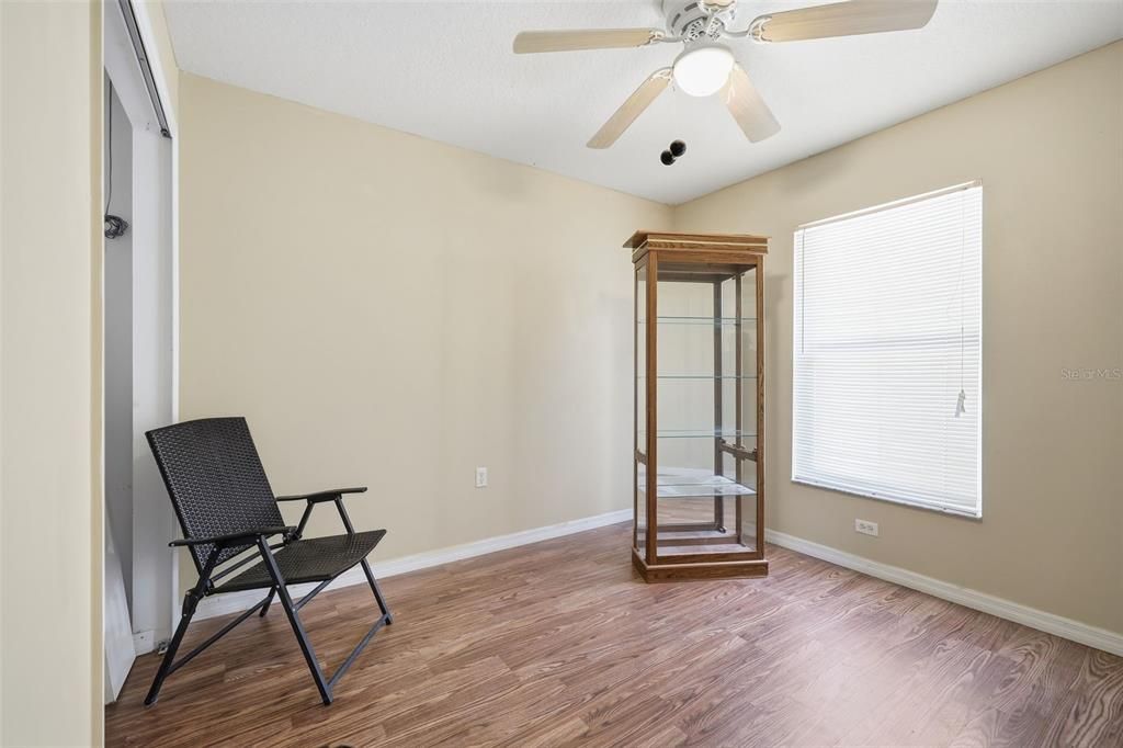 For Sale: $329,900 (3 beds, 2 baths, 1289 Square Feet)