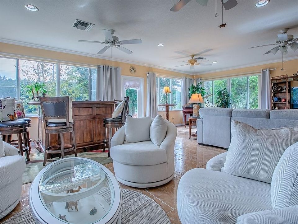 En Venta: $575,000 (3 camas, 2 baños, 2520 Pies cuadrados)