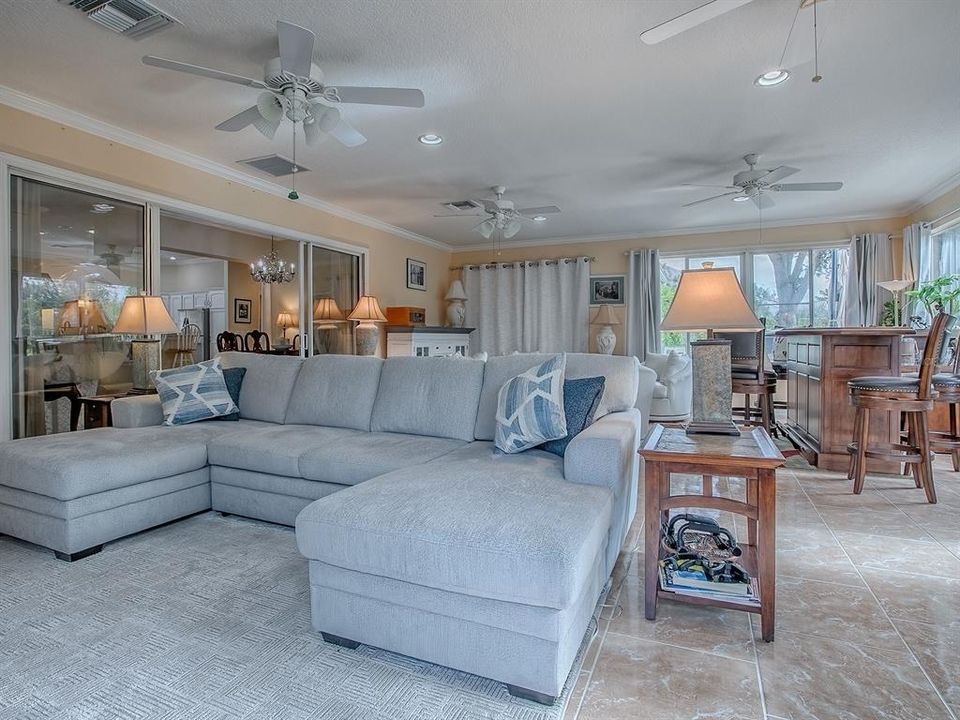 En Venta: $575,000 (3 camas, 2 baños, 2520 Pies cuadrados)