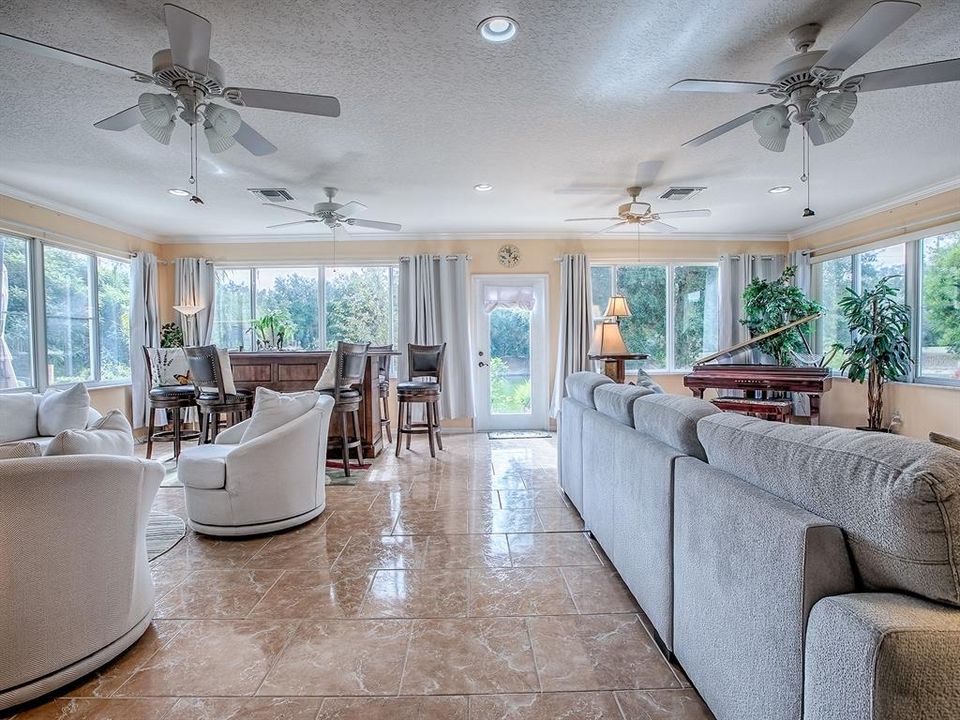 En Venta: $575,000 (3 camas, 2 baños, 2520 Pies cuadrados)