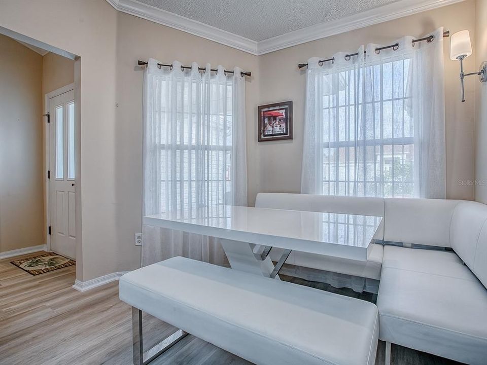 En Venta: $575,000 (3 camas, 2 baños, 2520 Pies cuadrados)