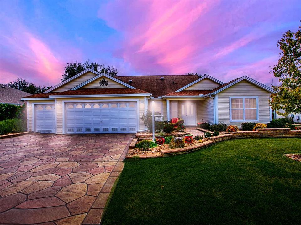 En Venta: $575,000 (3 camas, 2 baños, 2520 Pies cuadrados)