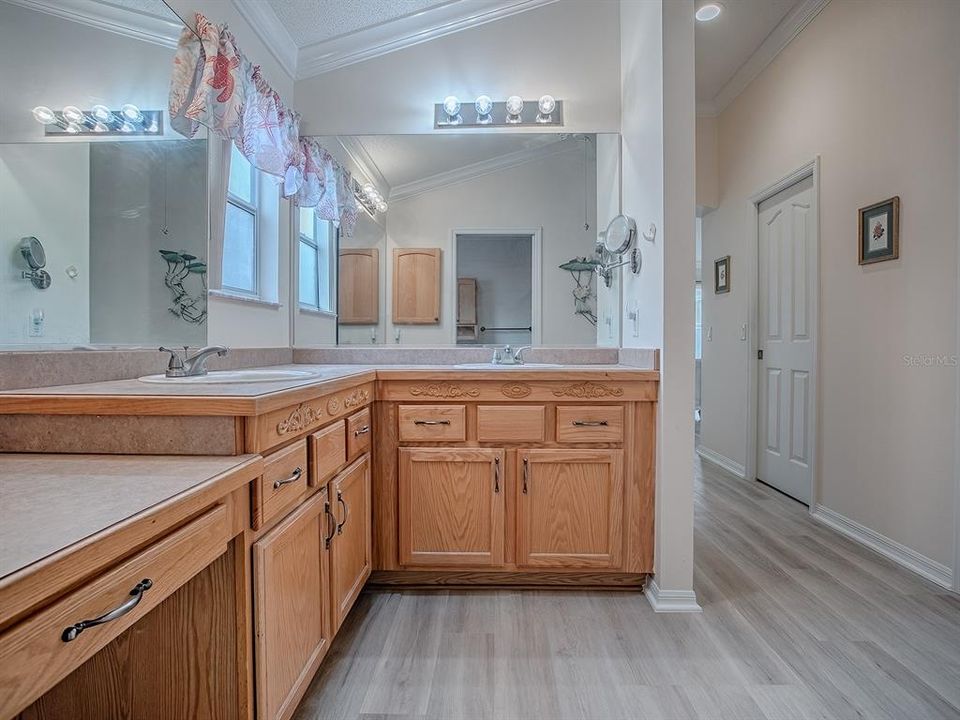 En Venta: $575,000 (3 camas, 2 baños, 2520 Pies cuadrados)