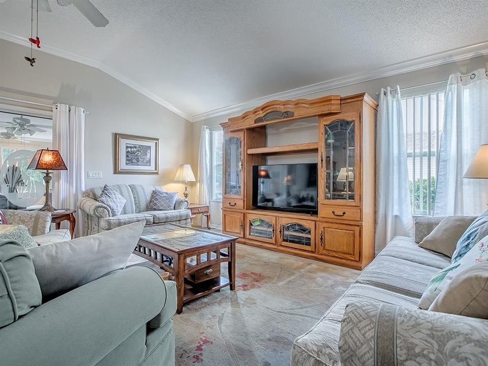 En Venta: $575,000 (3 camas, 2 baños, 2520 Pies cuadrados)